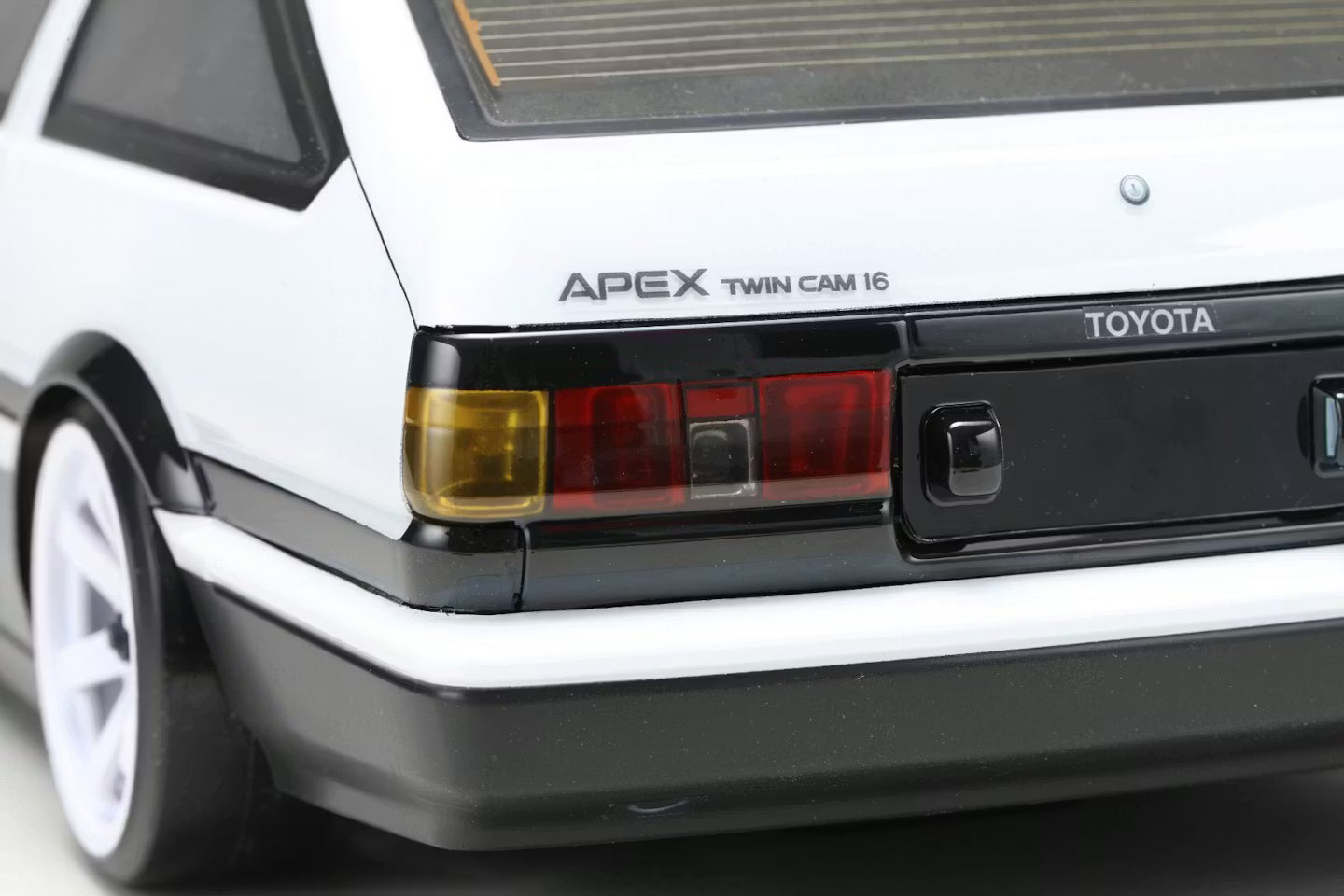 Yokomo TOYOTA Sprinter Trueno (AE86) 3-Door Body Set - SD-AE86T3B