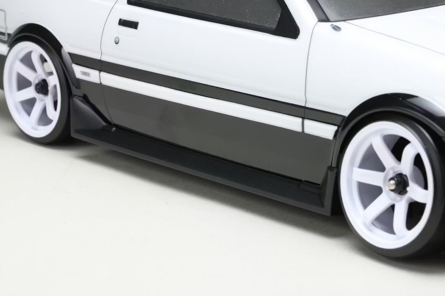 Yokomo TOYOTA Sprinter Trueno(AE86)3Dr Aero Parts Set - SD-AE86T3P